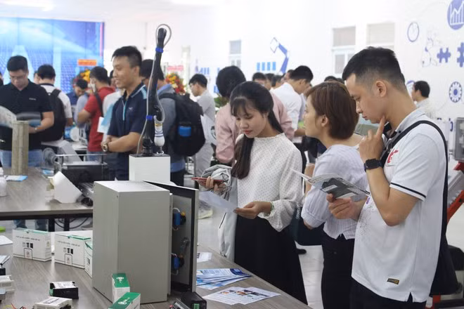 Ngày càng nhiều bạn trẻ quan tâm đến trí tuệ nhân tạo HOA NỮ