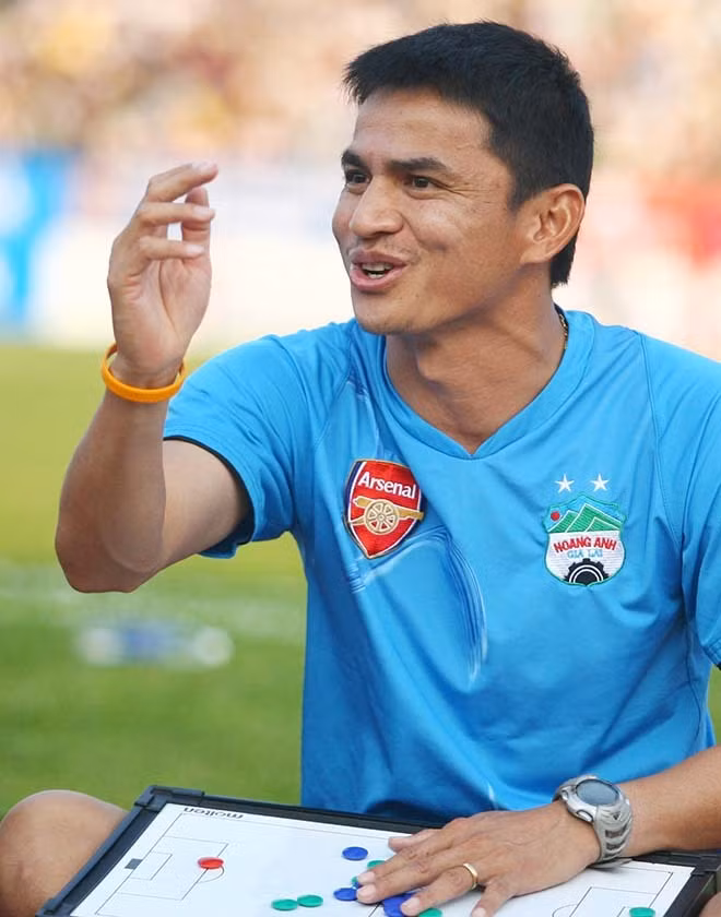 Huấn luyện viên Kiatisak được kỳ vọng giúp Hoàng Anh Gia Lai bản lĩnh hơn. Ảnh: Anh Tiến