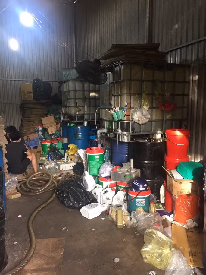 Số dầu nhớt giả được phát hiện Số dầu nhớt giả được phát hiện