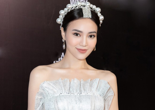 Lan Ngọc rạng rỡ đến chúc mừng Đỗ Long ra mắt bộ sưu tập mới ẢNH: HẢI NGUYỄN