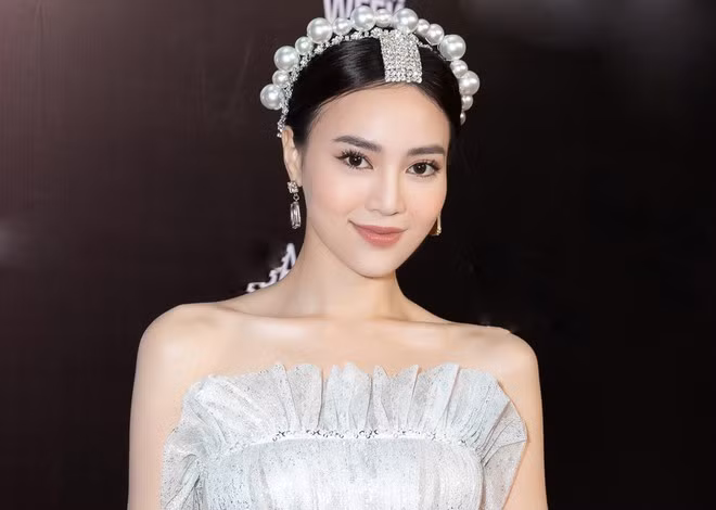 Lan Ngọc rạng rỡ đến chúc mừng Đỗ Long ra mắt bộ sưu tập mới ẢNH: HẢI NGUYỄN