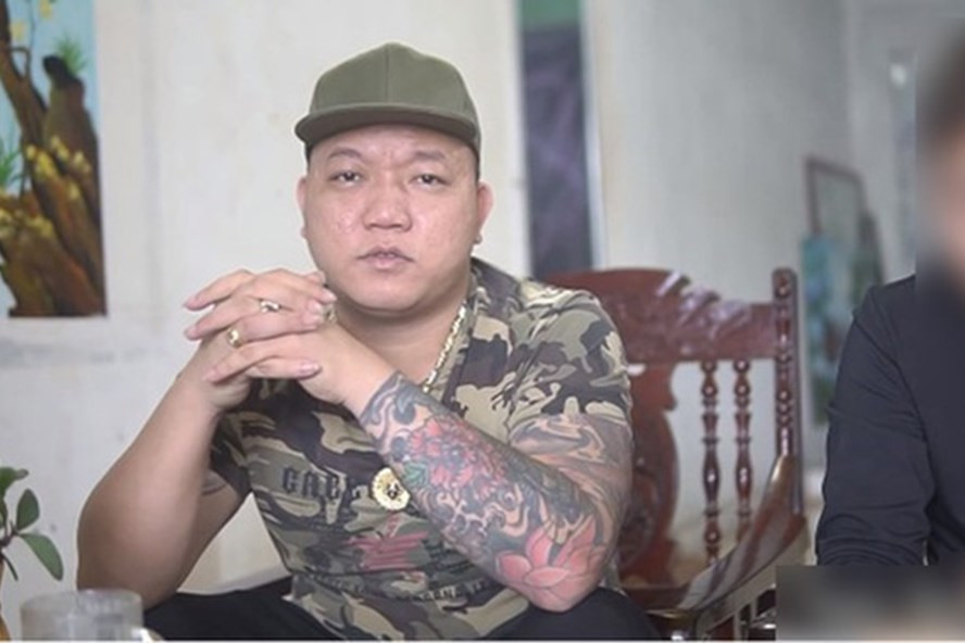 Giang hồ mạng Ngọc Rambo trước khi bị bắt. Ảnh cắt từ clip Giang hồ mạng Ngọc Rambo trước khi bị bắt. Ảnh cắt từ clip