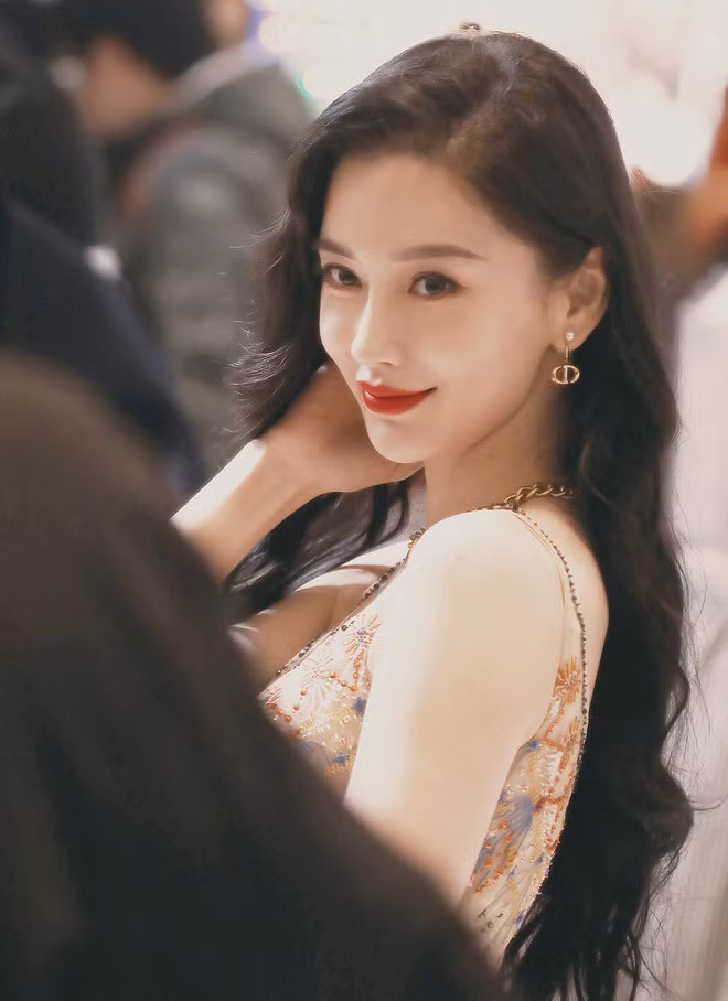 Vẻ đẹp của Angela Baby bất chấp cả ảnh 