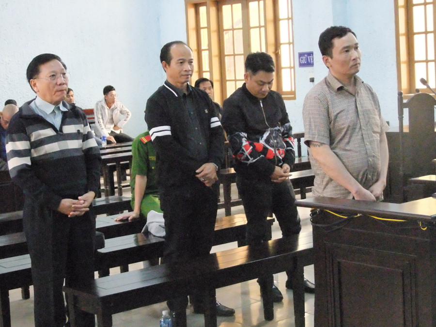 Các bị cáo tại phiên tòa xét xử sơ thẩm. Ảnh: Lê Văn Ngọc