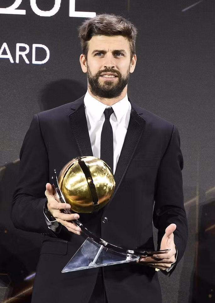  Trung vệ Gerard Pique