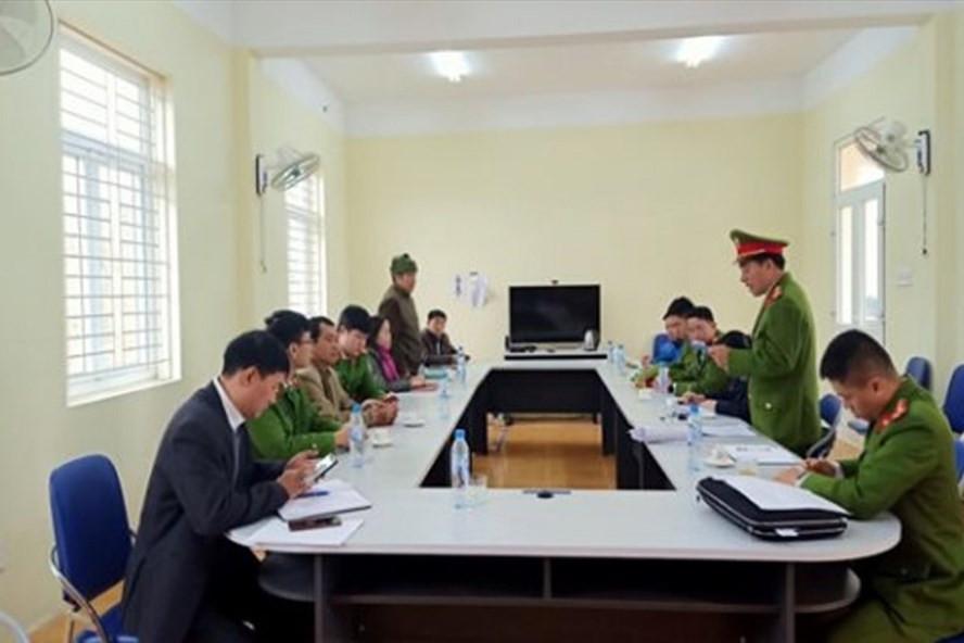 Ngày 6.2, Công an tỉnh Sơn La cho biết vừa bắt tạm giam 3 cựu cán bộ xã Chiềng Khoa (huyện Vân Hồ, Sơn La) vì làm trái quy định pháp luật khi xây dựng các công trình giao thông tại địa phương. Ngày 6.2, Công an tỉnh Sơn La cho biết vừa bắt tạm giam 3 cựu cán bộ xã Chiềng Khoa (huyện Vân Hồ, Sơn La) vì làm trái quy định pháp luật khi xây dựng các công trình giao thông tại địa phương.