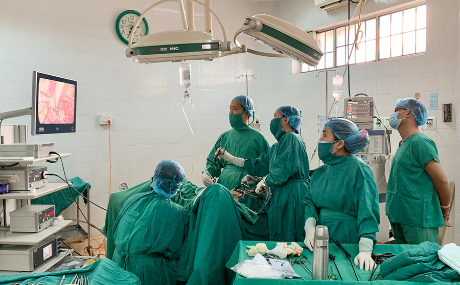 Ứng dụng CNTT vào mổ nội soi tại Bệnh viện Đa khoa tỉnh. Ảnh: Như Nguyện Ứng dụng CNTT vào mổ nội soi tại Bệnh viện Đa khoa tỉnh. Ảnh: Như Nguyện