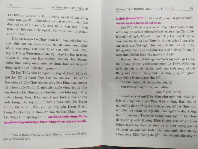 Những trang sách “sáng tác” tiểu sử nhân vật. ẢNH: K.M.S