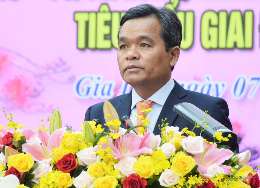 Đồng chí Hồ Văn Niên-Ủy viên dự khuyết Ban Chấp hành Trung ương Đảng, Bí thư Tỉnh ủy, Trưởng đoàn Đại biểu quốc hội tỉnh ôn lại truyền thống Đảng bộ tỉnh tại buổi Tọa đàm. Ảnh: Phương Linh Đồng chí Hồ Văn Niên-Ủy viên dự khuyết Ban Chấp hành Trung ương Đảng, Bí thư Tỉnh ủy, Trưởng đoàn Đại biểu ôn lại truyền thống Đảng bộ tỉnh tại buổi Tọa đàm. Ảnh: Phương Linh