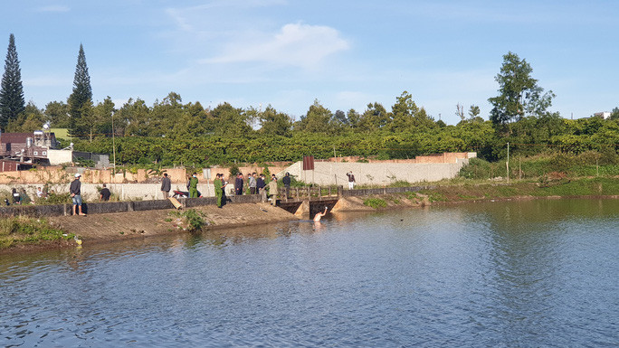 Hồ Nam Phương (phường Lộc Phát, TP Bảo Lộc) nơi phát hiện thi thể nạn nhân nổi trên mặt nước.