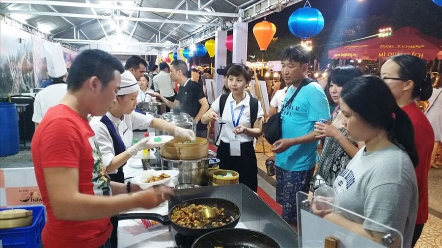 Nhắm vào kinh tế đêm, Đà Nẵng phải làm rất nhiều việc. Ảnh: Thuỳ Trang