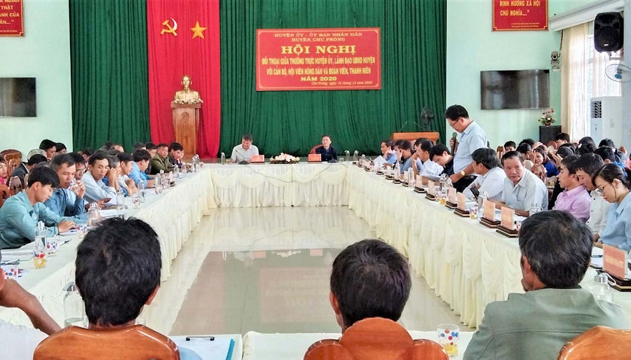  Quang cảnh buổi đối thoại. Ảnh: Đinh Yến