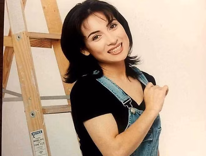 Tuy sinh ra trong một gia đình không có truyền thống nghệ thuật, nhưng Phi Nhung lại đam mê ca hát từ nhỏ và mong muốn trở thành một ca sĩ khi lớn lên. Ảnh: NSCC.