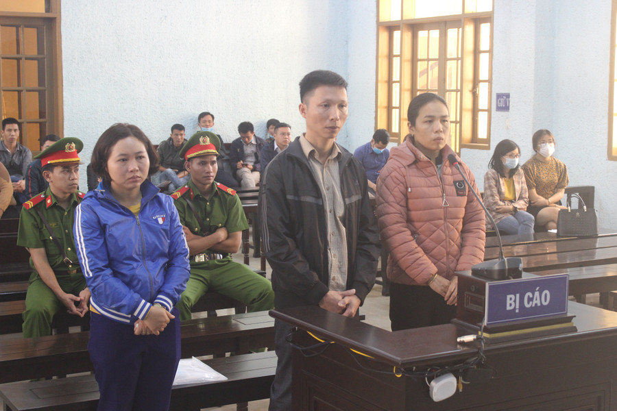  Các bị cáo tại phiên tòa sơ thẩm. Ảnh: Văn Ngọc