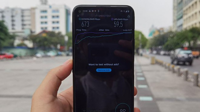 Trải nghiệm 5G tại phố đi bộ Nguyễn Huệ, TP.HCM. Ảnh Thành Luân