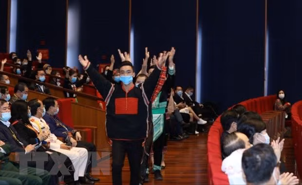  Đoàn thanh niên các dân tộc chào mừng Đại hội đại biểu toàn quốc các dân tộc thiểu số Việt Nam lần thứ II. (Ảnh: Văn Điệp/TTXVN)