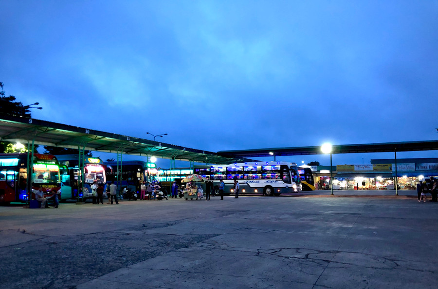 Những ngày này, đầu Bến xe Đức Long Gia Lai bắt đầu nhộn nhịp khách từ khoảng 5 giờ 30 phút. Ảnh Lê Hòa