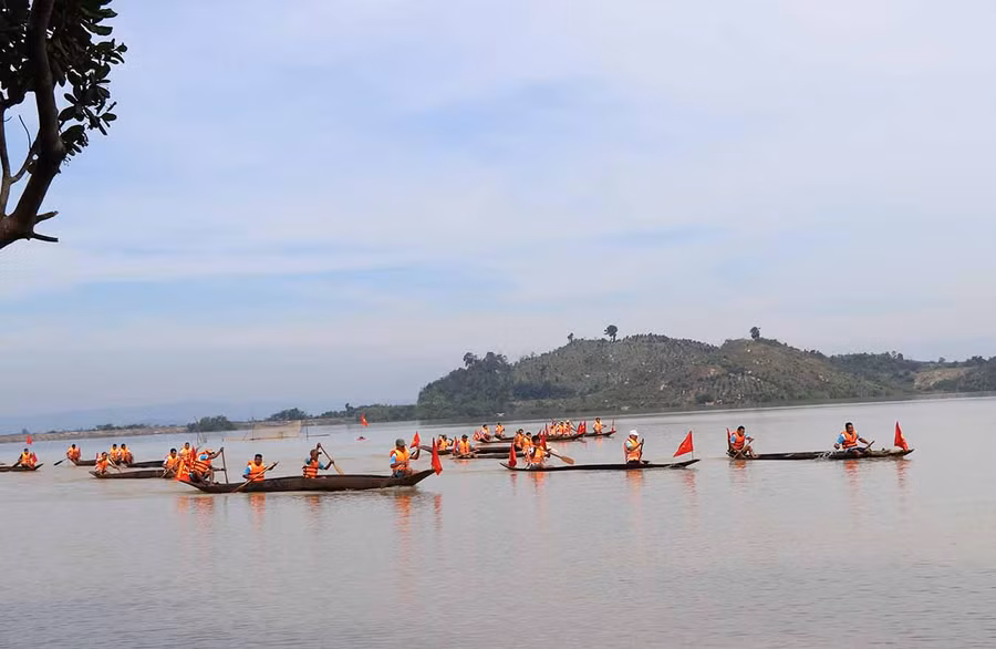  Do ảnh hưởng nặng nề của dịch bệnh Covid-19, tổng thu du lịch của tỉnh năm 2020 chỉ đạt 63% so với kế hoạch. Ảnh: Phương Linh