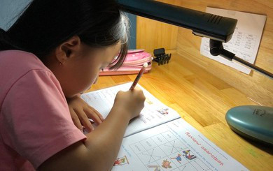 Đừng tạo thêm áp lực, hãy để những kỳ thi của trẻ trôi qua nhẹ nhàng - Ảnh minh họa: N.Loan