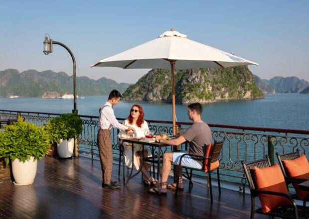 Trải nghiệm du thuyền trên lòng di sản thế giới. (Ảnh: CTV/Vietnam+)