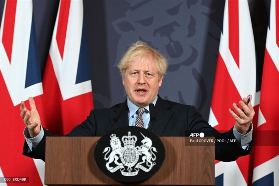 Thủ tướng Anh Boris Johnson tổ chức họp báo trực tuyến thông báo về thỏa thuận thương mại hậu Brexit tại số 10 Phố Downing hôm 24.12. Ông cho biết, thỏa thuận về mối quan hệ trong tương lai của Anh với Liên minh Châu Âu đã đạt được sau các cuộc đàm phán kéo dài chỉ vài ngày trước hạn chót. Ảnh: AFP.