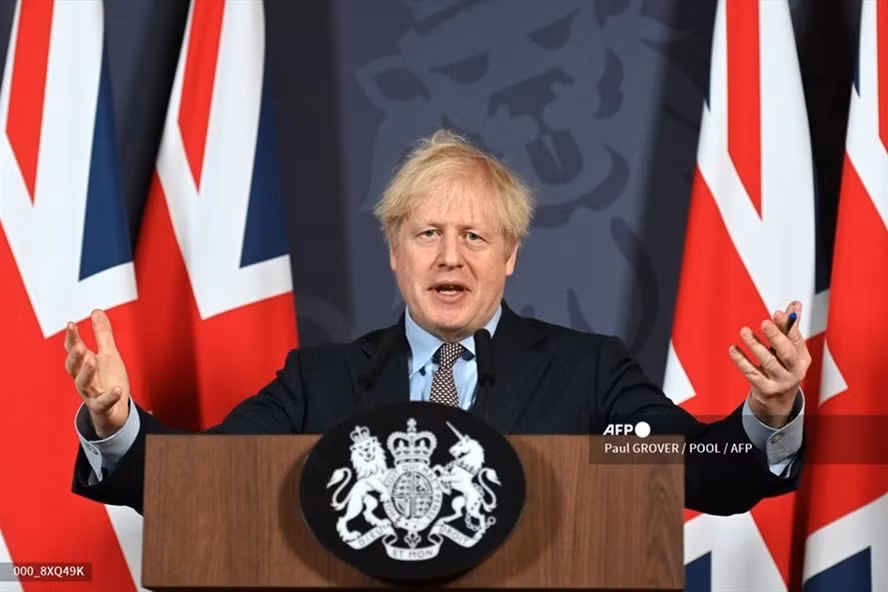 Thủ tướng Anh Boris Johnson tổ chức họp báo trực tuyến thông báo về thỏa thuận thương mại hậu Brexit tại số 10 Phố Downing hôm 24.12. Ông cho biết, thỏa thuận về mối quan hệ trong tương lai của Anh với Liên minh Châu Âu đã đạt được sau các cuộc đàm phán kéo dài chỉ vài ngày trước hạn chót. Ảnh: AFP.