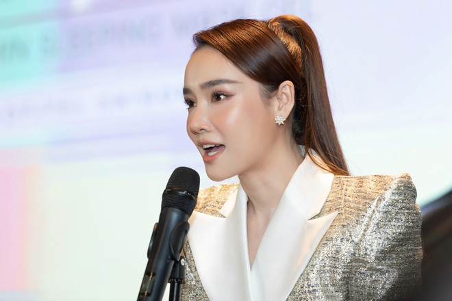 Nhã Phương xúc động kể về giai đoạn khó khăn sau sinh. ẢNH: NVCC