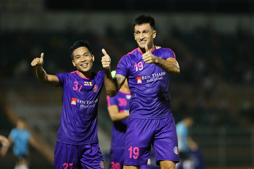 Đỗ Merlo ghi bàn giúp Sài Gòn thắng Hà Nội 3-1 ở trận đấu tối 29.12.