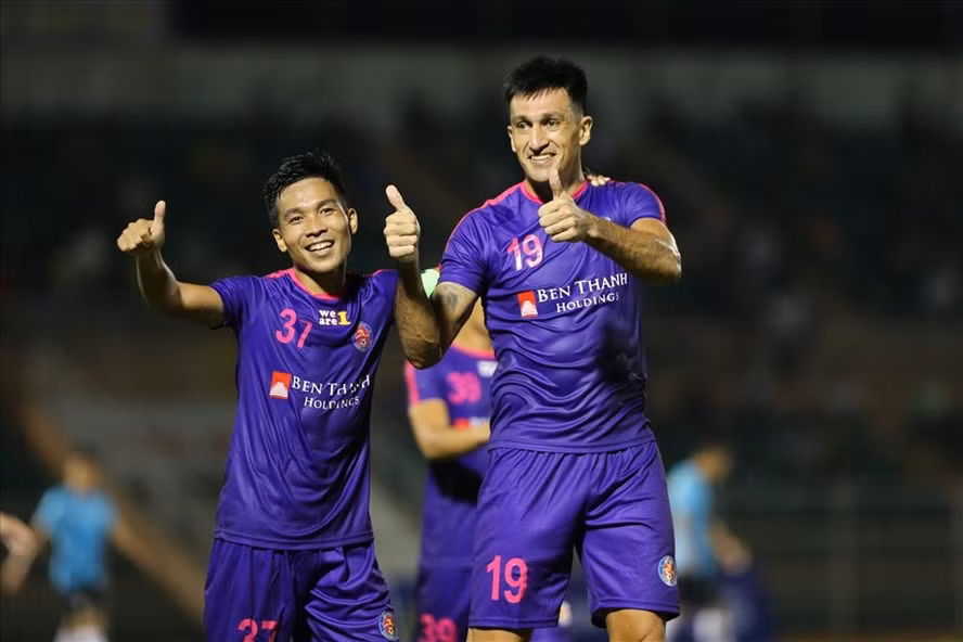 Đỗ Merlo ghi bàn giúp Sài Gòn thắng Hà Nội 3-1 ở trận đấu tối 29.12.