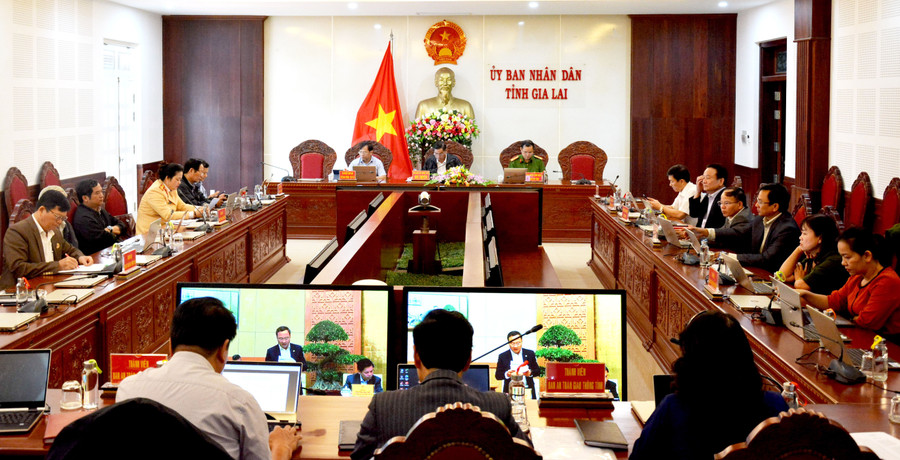  Điểm cầu Gia Lai tham dự hội nghị trực tuyến tổng kết 5 năm thực hiện phong trào thi đua bảo đảm trật tự an toàn giao thông. giai đoạn 2016-2020. Ảnh: Lê Hòa