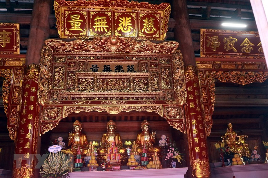 Chùa được làm chủ yếu bằng gỗ lim. (Nguồn: TTXVN phát)  Chùa được làm chủ yếu bằng gỗ lim. (Nguồn: TTXVN phát)