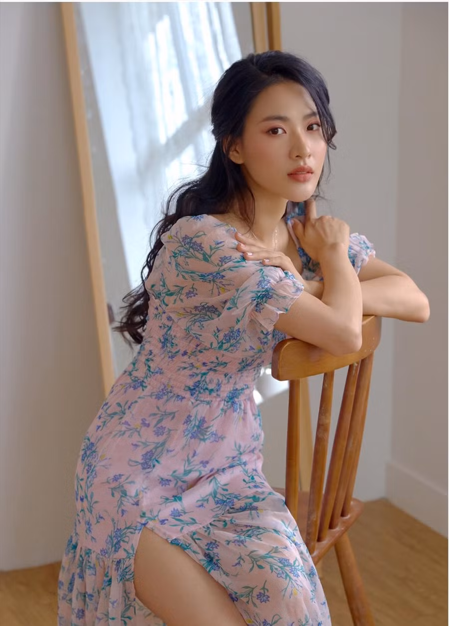 Nhan sắc đời thực của Minh Trang khiến nhiều người “mê đắm“. Ảnh: FBNV