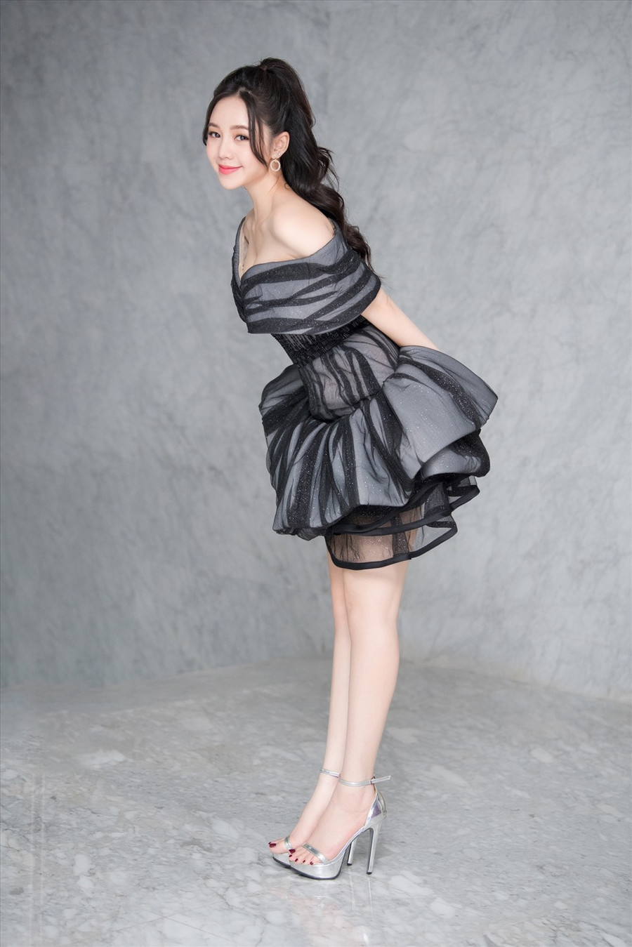 Quỳnh Kool sinh năm 1995, từng theo học ngành diễn viên tại trường đại học Sân khấu - Điện ảnh Hà Nội.