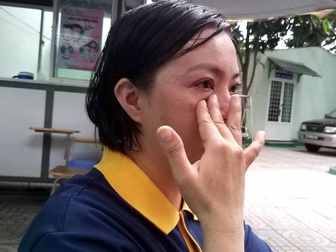 Chị V. bật khóc khi kể về con mình ẢNH: NHƯ LỊCH