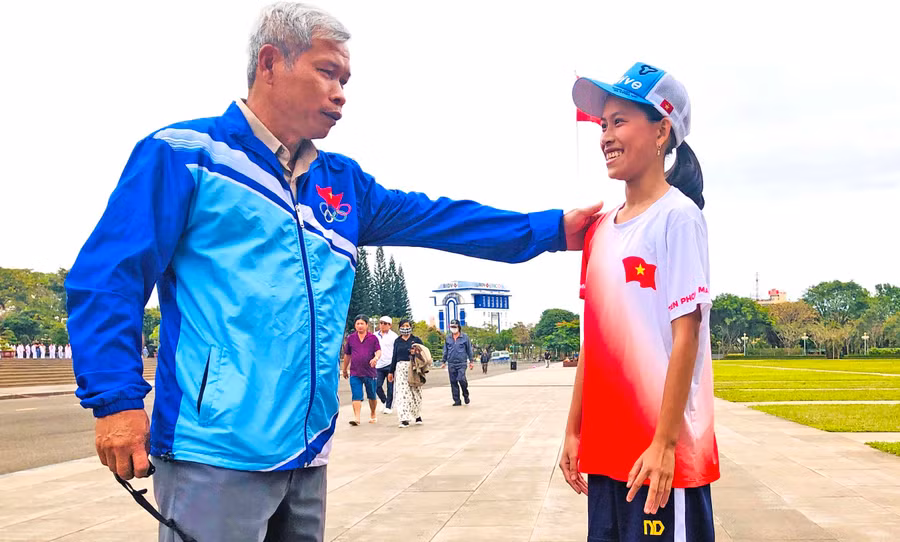  HLV Ngô Gia Hùng và VĐV Nguyễn Thùy Dung. Ảnh: Thiên Di