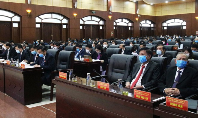 Bên cạnh khắc phục những hậu quả nghiêm trọng do đại dịch Covid-19, Đà Nẵng vẫn đang triển khai nghiêm ngặt trong các biện pháp phòng chống Covid-19. Ảnh: Hoàng Sơn  Bên cạnh khắc phục những hậu quả nghiêm trọng do đại dịch Covid-19, Đà Nẵng vẫn đang triển khai nghiêm ngặt trong các biện pháp phòng chống Covid-19. Ảnh: Hoàng Sơn