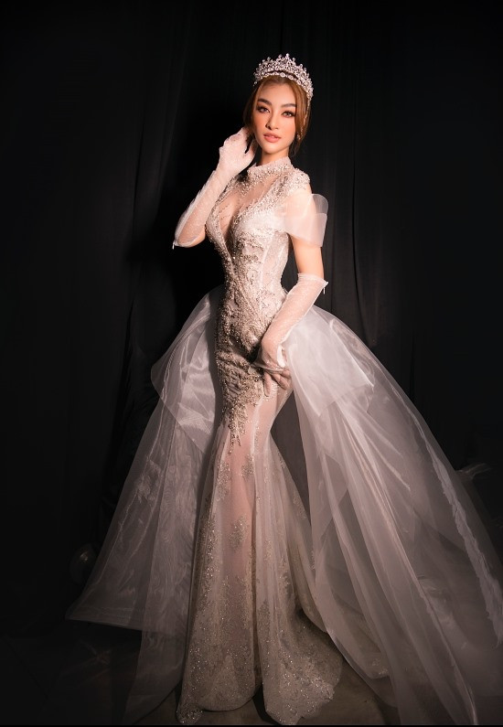 Thời gian qua, Kiều Loan nỗ lực hoạt động trong vai trò người mẫu, ca sĩ, huấn luyện viên. Cô cũng được khen ngợi ngày một trưởng thành và có gout thời trang cá tính hơn.