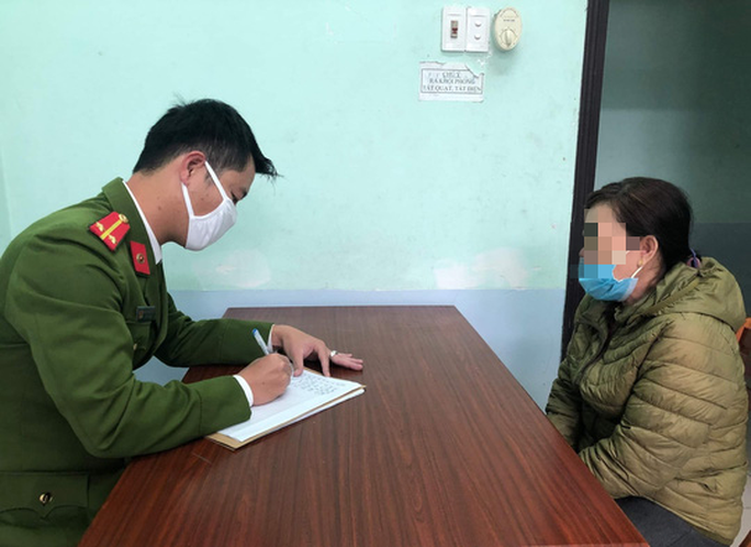 Công an làm việc với bà H. để làm rõ tin trình báo bị cướp Công an làm việc với bà H. để làm rõ tin trình báo bị cướp