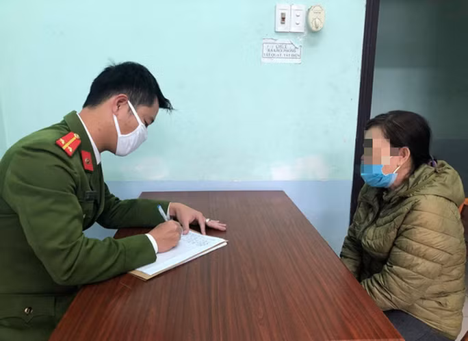 Công an làm việc với bà H. để làm rõ tin trình báo bị cướp