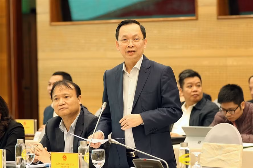 Phó Thống đốc Ngân hàng Nhà nước Việt Nam Đào Minh Tú cảnh báo người dân khi tham gia Forex. Ảnh Khương Trung