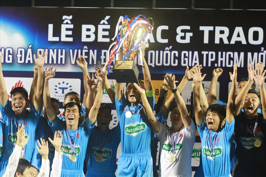 Đại học Cần Thơ nhập cúp vô địch SV-League 2020. Ảnh: Thanh Vũ