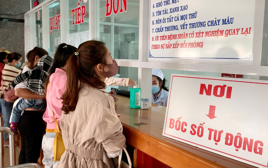 Bệnh viện Nhi tỉnh triển khai hệ thống bốc số tự động giúp giảm thời gian chờ đợi của người bệnh. Ảnh: Như Nguyện Bệnh viện Nhi tỉnh triển khai hệ thống bốc số tự động giúp giảm thời gian chờ đợi của người bệnh. Ảnh: Ảnh: Như Nguyện