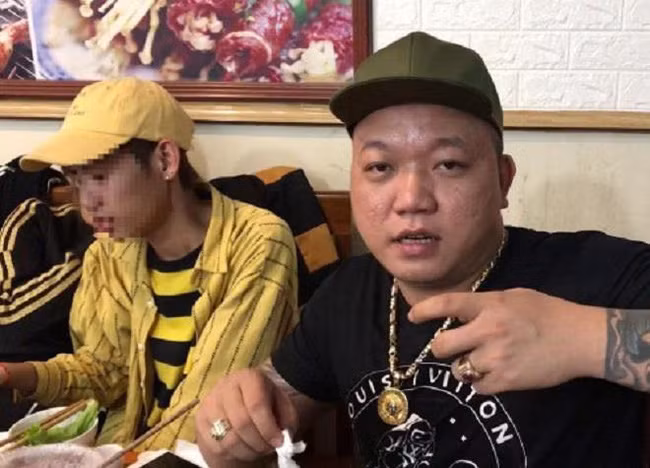  Ngọc thu hút lượng lớn người xem dù các clip anh ta đăng tải rất nhảm nhí, bạo lực.