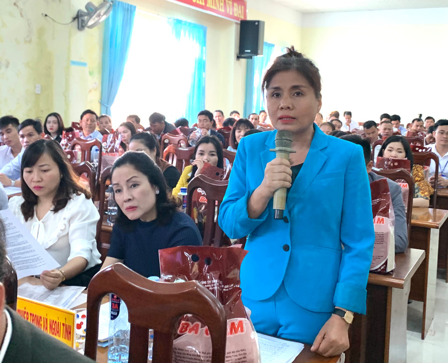 Nhà đầu tư tìm hiểu những cơ chế, chính sách ưu đãi của địa phương đối với nhà đầu tư. Ảnh: Hà Duy