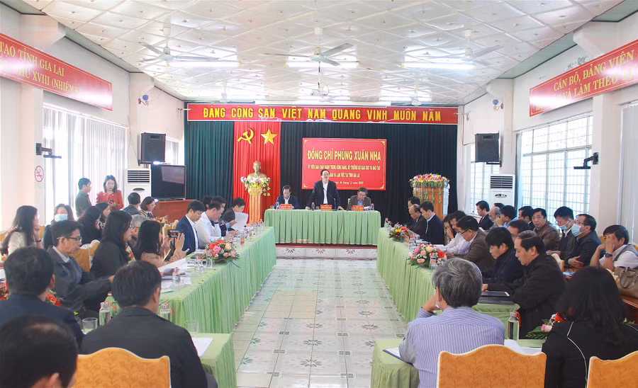 Quang cảnh buổi làm việc. Ảnh: Hồng Thi