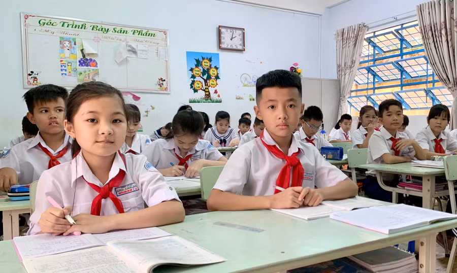 Học sinh, sinh viên thuộc hộ gia đình đông con, gặp khó khăn về kinh tế; học sinh, sinh viên là người dân tộc thiểu số sống tại các xã thuộc khu vực 1 được hỗ trợ 20% mức đóng BHYT. Ảnh: Như Nguyện Học sinh, sinh viên thuộc hộ gia đình đông con, gặp khó khăn về kinh tế; học sinh, sinh viên là đồng bào dân tộc thiểu số sống tại các xã thuộc khu vực 1 được hỗ trợ 20% mức đóng BHYT. Ảnh: Như Nguyện