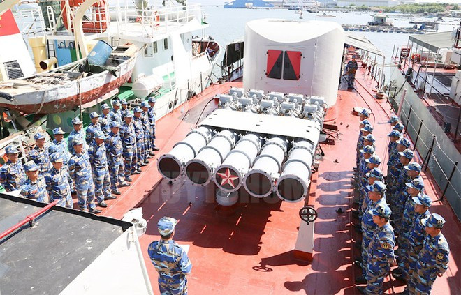  Dàn phóng ngư lôi 5 ống, 406 mm trên tàu hộ vệ săn ngầm 13, vùng 2 Hải quân - Ảnh:Báo QĐND