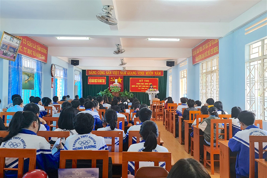 Quang cảnh lễ khai mạc kỳ thi. Ảnh: Hồng Thi