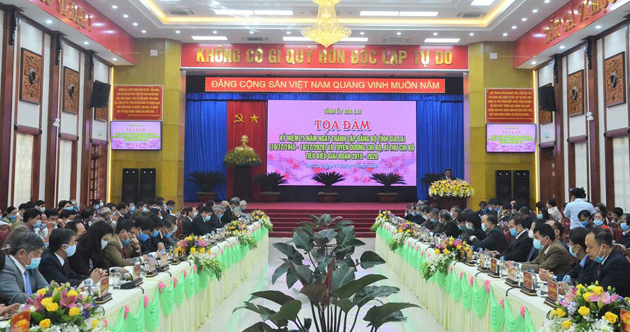 Quang cảnh buổi Tọa đàm kỷ niệm 75 năm Ngày thành lập Đảng bộ tỉnh và Tuyên dương Chi bộ, Bí thư Chi bộ tiêu biểu giai đoạn 2015-2020. Ảnh: Phương Linh Quang cảnh buổi Tọa đàm Kỷ niệm 75 năm Ngày thành lập Đảng bộ tỉnh và Tuyên dương Chi bộ, Bí thư Chi bộ tiêu biểu giai đoạn 2015-2020. Ảnh: Phương Linh