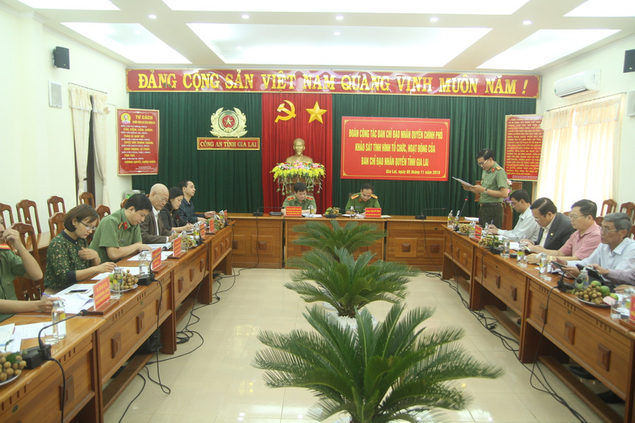 Đoàn công tác Ban Chỉ đạo nhân quyền Chính phủ khảo sát tại Gia Lai. Ảnh: Lê Văn Ngọc